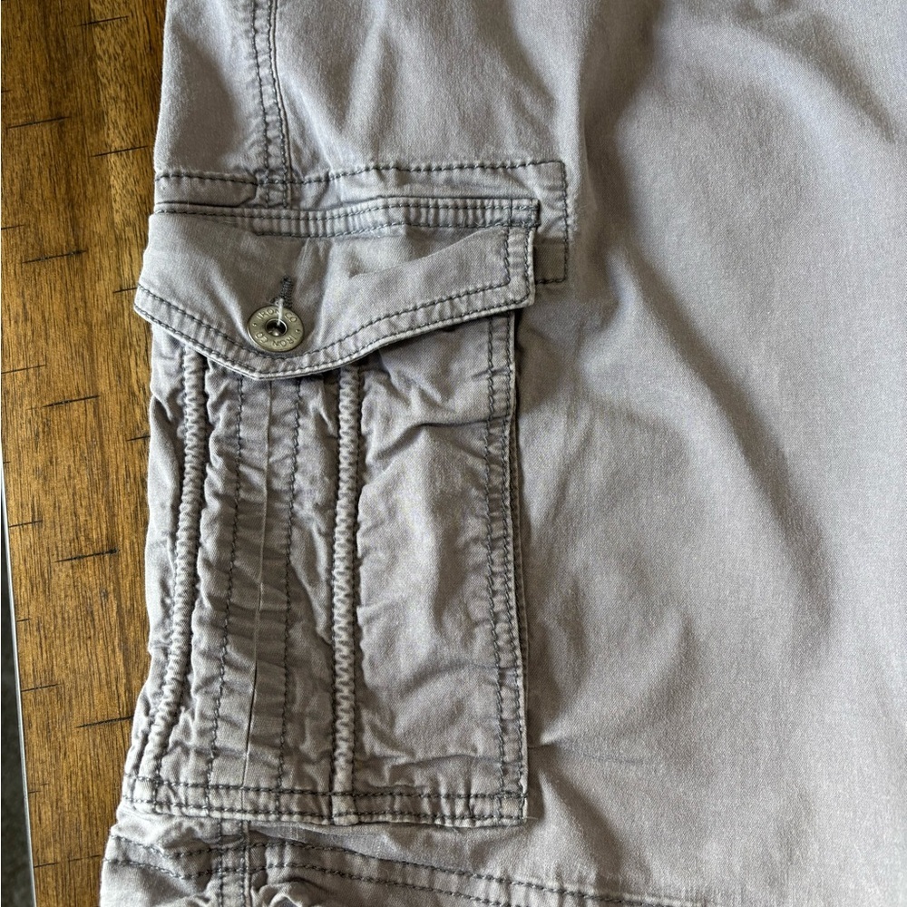 IRON CO. Men's Light Gray Cargo Shorts - Picture 2 of 7